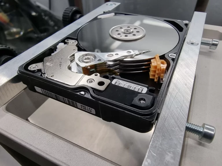 Klikający dysk HDD — czy dane da się odzyskać dane?