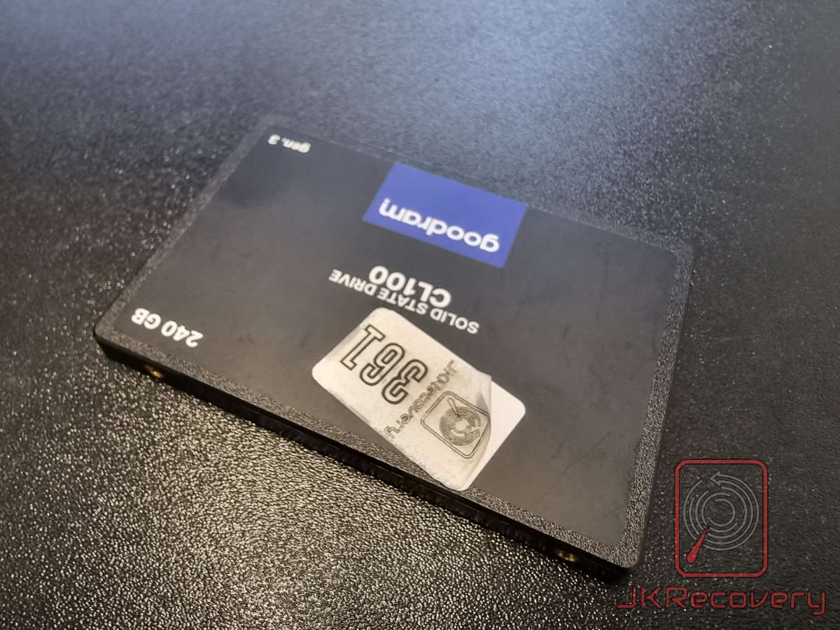 Odwrócony dysk SSD Goodram CL100 240GB gen. 3 w czarnej obudowie 2.5 cala z naklejką serwisową JKRecovery