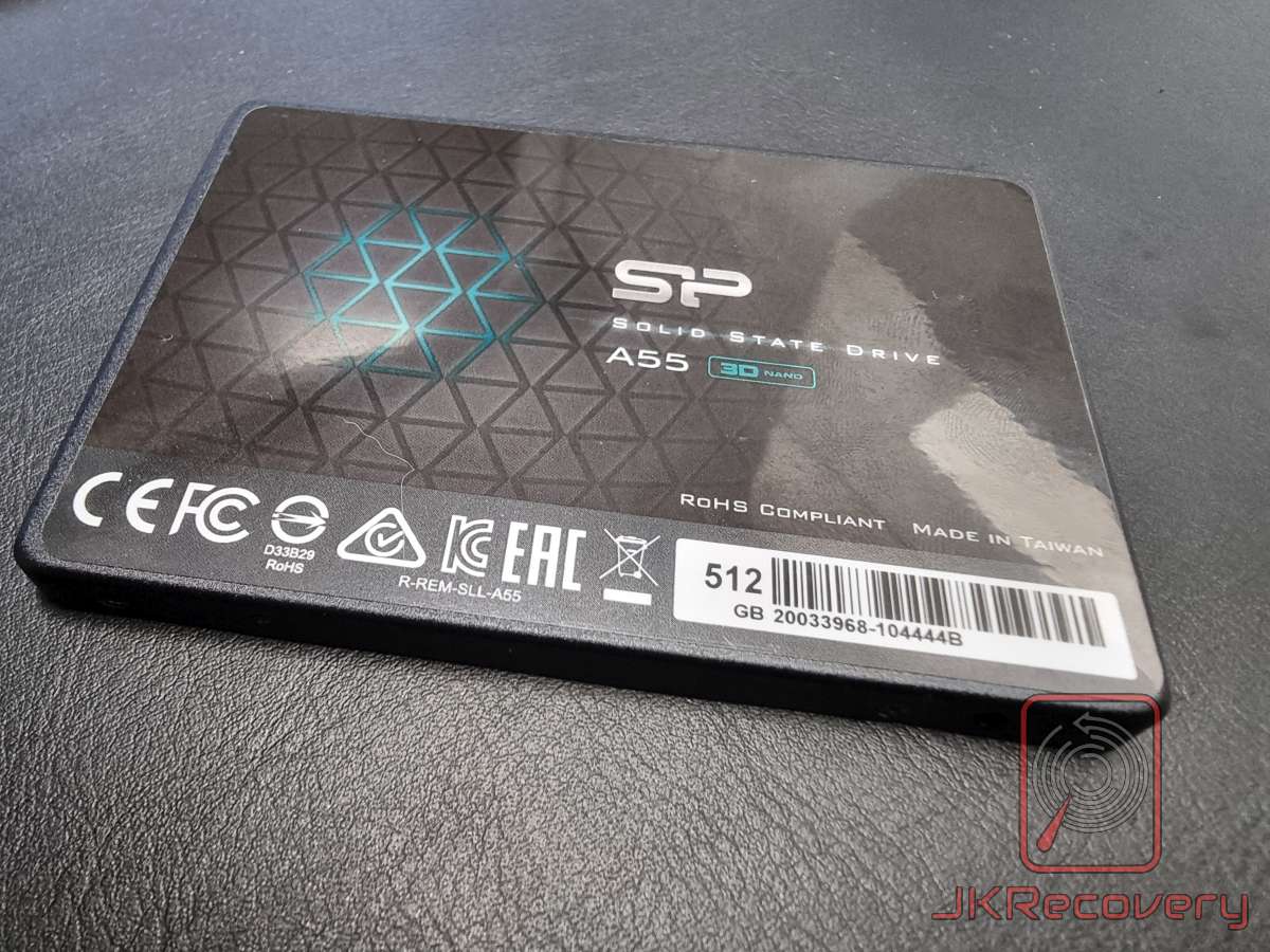 Dysk SSD Silicon Power A55 512GB 3D NAND - widok górny etykiety z logo SP, oznaczeniami certyfikatów CE, FCC, RoHS oraz informacją Made in Taiwan