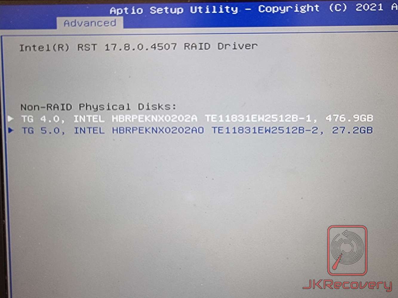 Ekran BIOS Aptio Setup Utility z Intel RST 17.8.0.4507 RAID Driver pokazujący dwa dyski Non-RAID: Intel HBRPEKNX0202A 476.9GB (partycja NAND) oraz Intel HBRPEKNX0202A0 27.2GB (partycja Optane)